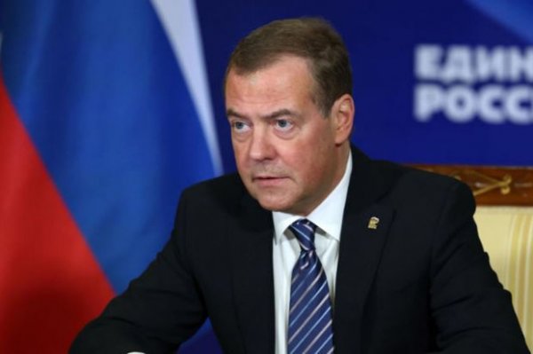 Medvedev: “Rusiya NATO-ya müharibə elan edə bilər” (Foto)