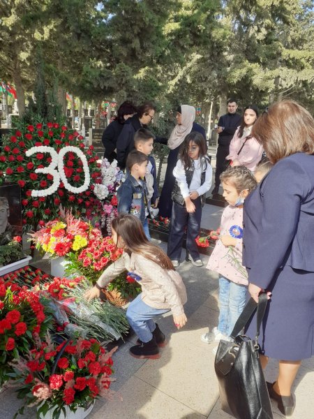 Sumqayıtda aprel şəhidi Əbdülməcid Axundovun xatirəsi anıldı - FOTOLAR