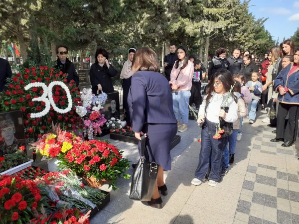 Sumqayıtda aprel şəhidi Əbdülməcid Axundovun xatirəsi anıldı - FOTOLAR