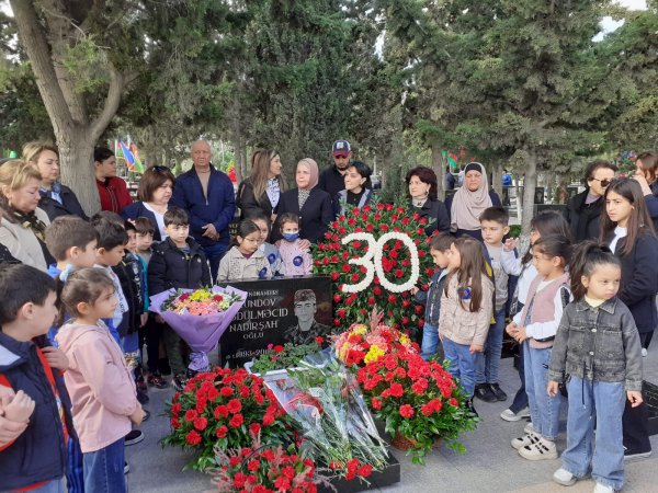 Sumqayıtda aprel şəhidi Əbdülməcid Axundovun xatirəsi anıldı - FOTOLAR