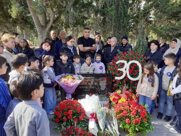 Sumqayıtda aprel şəhidi Əbdülməcid Axundovun xatirəsi anıldı - FOTOLAR