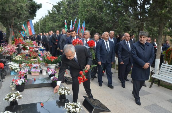 Qubadlının icra başçısı Sumqayıtda şəhidin məzarını ziyarət etdi  (FOTOLAR)