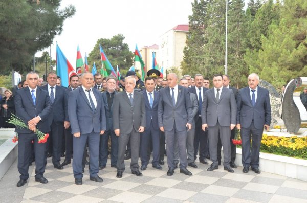 Qubadlının icra başçısı Sumqayıtda şəhidin məzarını ziyarət etdi  (FOTOLAR)