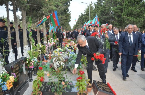 Qubadlının icra başçısı Sumqayıtda şəhidin məzarını ziyarət etdi  (FOTOLAR)