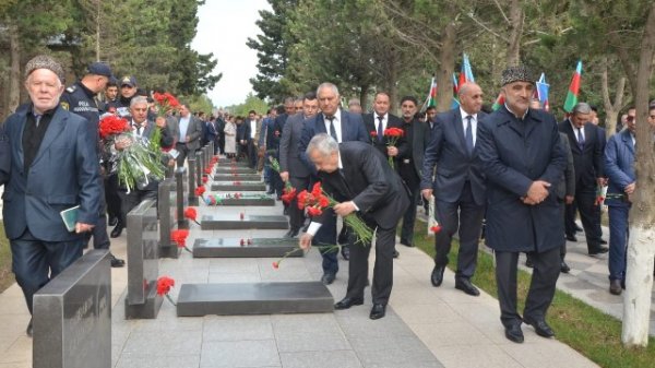 Qubadlının icra başçısı Sumqayıtda şəhidin məzarını ziyarət etdi  (FOTOLAR)