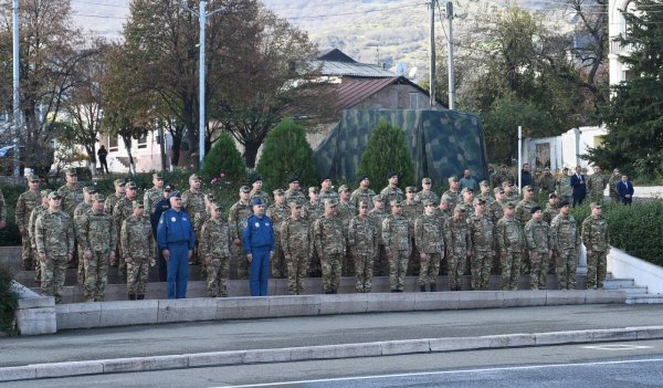 Prezident və birinci xanım Xankəndi şəhərində keçirilən hərbi paradda iştirak ediblər  (FOTO)