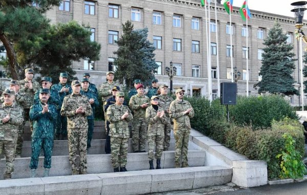 Prezident və birinci xanım Xankəndi şəhərində keçirilən hərbi paradda iştirak ediblər  (FOTO)