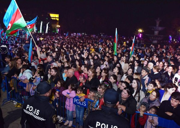 Sumqayıt şəhərində Zəfər Günü münasibəti ilə möhtəşəm konsert keçirilib – FOTO