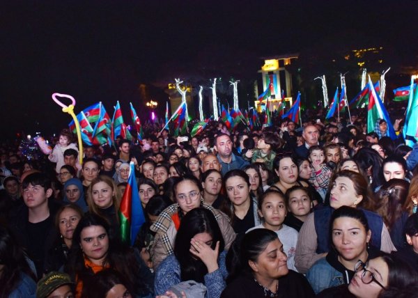 Sumqayıt şəhərində Zəfər Günü münasibəti ilə möhtəşəm konsert keçirilib – FOTO