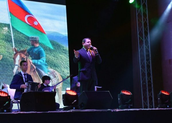 Sumqayıt şəhərində Zəfər Günü münasibəti ilə möhtəşəm konsert keçirilib – FOTO