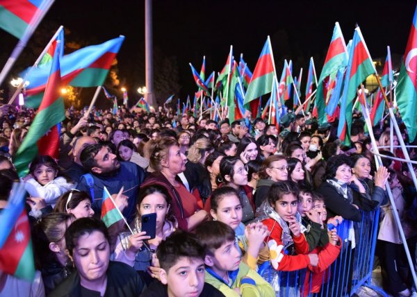 Sumqayıt şəhərində Zəfər Günü münasibəti ilə möhtəşəm konsert keçirilib – FOTO