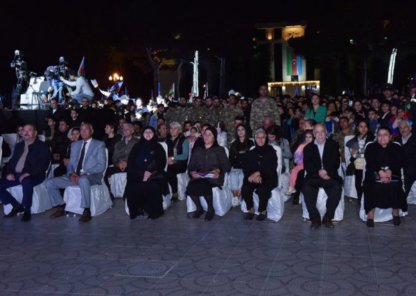 Sumqayıt şəhərində Zəfər Günü münasibəti ilə möhtəşəm konsert keçirilib – FOTO