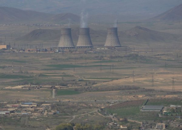 Rusiya Ermənistanda yeni atom elektrik blokları tikəcək