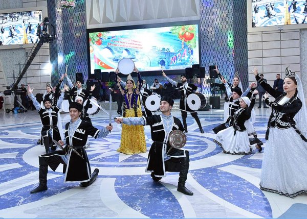 Sumqayıtda Həmrəylik Günü və Yeni il bayramı qeyd olunub - FOTOLAR