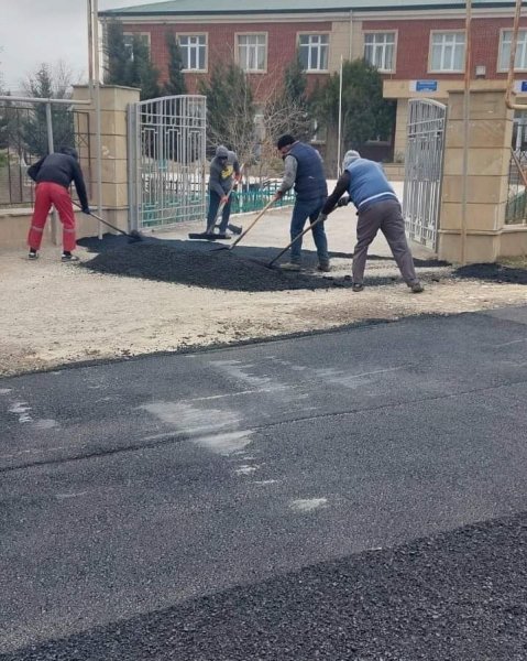 Sumqayıtda bu məktəbə aparan yollar asfaltlandı (Foto)