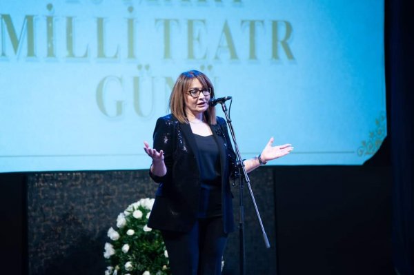 Sumqayıt Dövlət Dram Teatrına “Milli Teatr Mükafatı” təqdim edilib - FOTOLAR