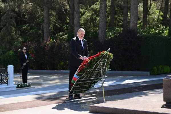 Prezident və birinci xanım Ulu Öndər Heydər Əliyevin məzarını ziyarət ediblər - FOTOLAR