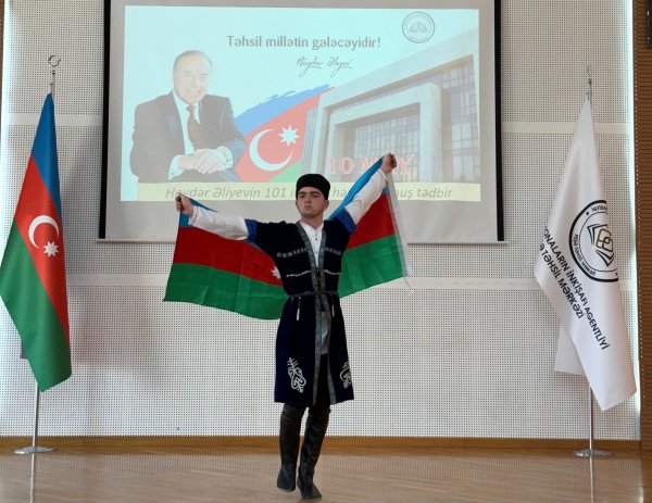 Peşə Təhsil Mərkəzində Ulu Öndər Heydər Əliyevin anadan olmasının 101 illiyinə həsr olunmuş tədbir keçirilib - FOTOLAR