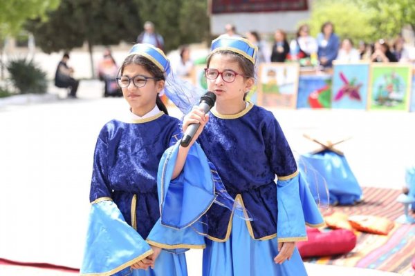 Sumqayıtda sağlamlıq imkanları məhdud şagirdlərin rəsm festivalı keçirildi (FOTOLAR)