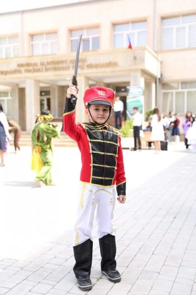 Sumqayıtda sağlamlıq imkanları məhdud şagirdlərin rəsm festivalı keçirildi (FOTOLAR)