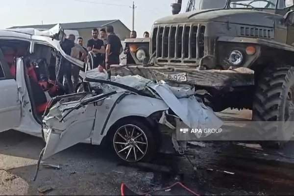 Sarayda minik və yük maşınları toqquşub, iki nəfər ölüb - FOTO