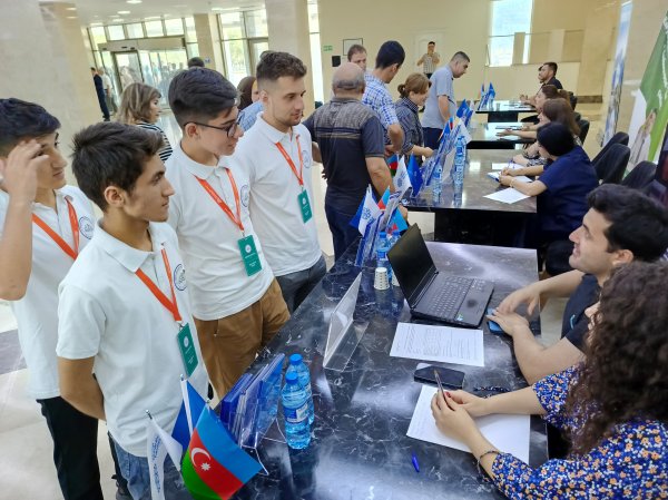 Peşə Təhsil Mərkəzinin məzunları və tələbələri əmək yarmarkasında iştirak etdilər - FOTOLAR