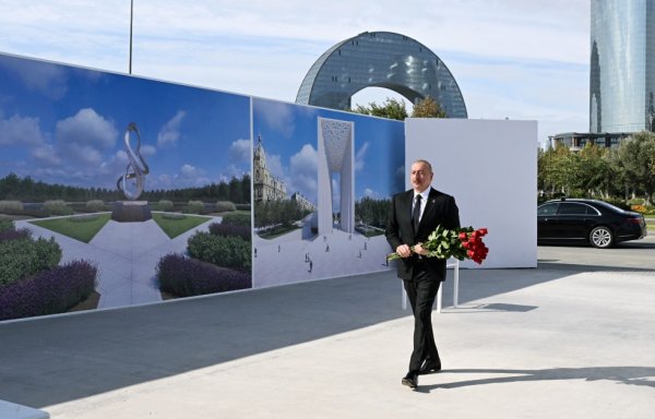 İlham Əliyev Zəfər parkında - FOTOLAR 