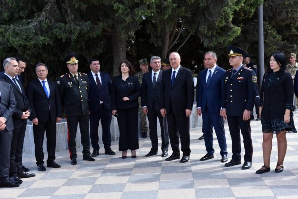 Sumqayıtın yeni deputatı Səbinə Salmanova anım tədbirlərinə qatıldı (FOTOLAR)