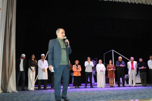 Sumqayıt teatrı “Narkoman” tamaşasını təqdim edib - FOTOLAR