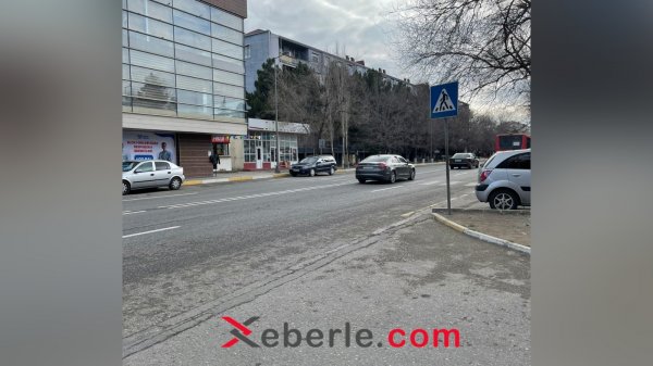 Sumqayıtda təhsil ocağının qarşısında ölüm saçan piyada zolaqları (FOTO)