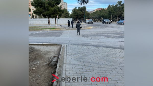 Sumqayıtda təhsil ocağının qarşısında ölüm saçan piyada zolaqları (FOTO)