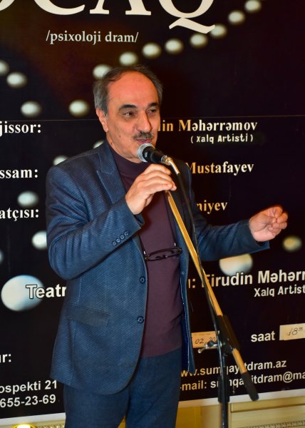 Sumqayıt teatrına kitab bağışlayanlar tamaşa izlədilər - FOTOLAR