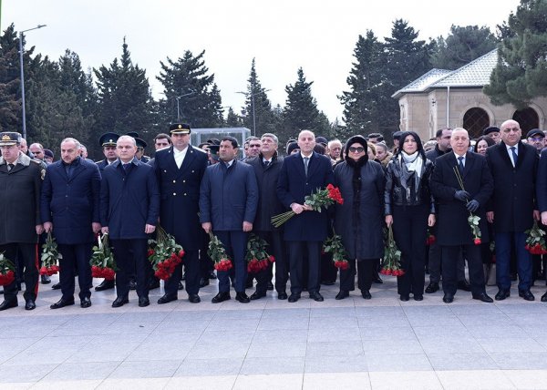 Sumqayıtda Xocalı soyqırımı qurbanlarının xatirəsi anılıb - FOTO