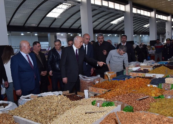 Zakir Fərəcov bazarda qiymətlərlə maraqlandı, tapşırıqlar verdi