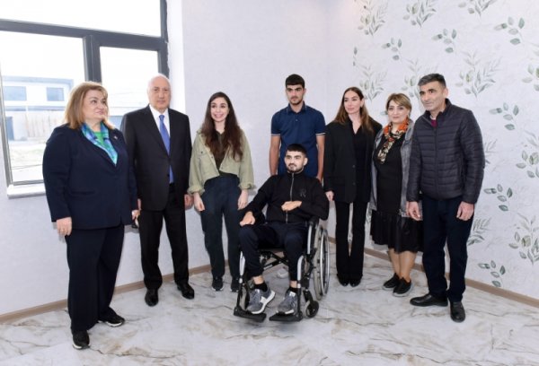 Leyla Əliyeva və Arzu Əliyeva Sumqayıtda ağacəkmə aksiyasında iştirak ediblər - FOTOLAR