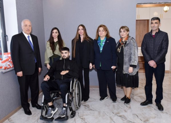 Leyla Əliyeva və Arzu Əliyeva Sumqayıtda ağacəkmə aksiyasında iştirak ediblər - FOTOLAR