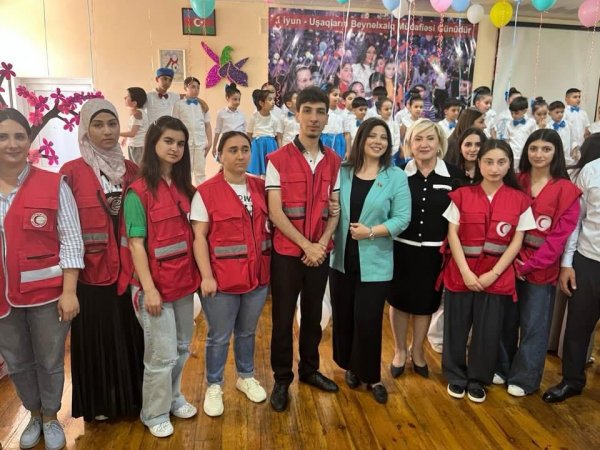 Deputat Səbinə Salmanovanın təşəbbüsü ilə sağlamlıq imkanları məhdud uşaqlara hədiyyələr verilib