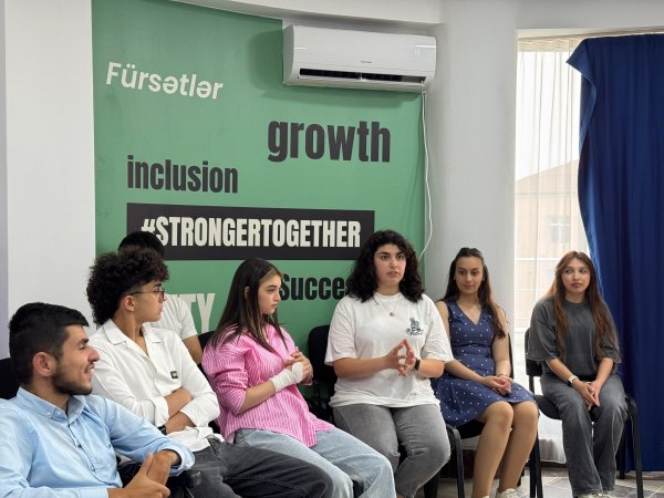 Sumqayıtda "Gənclərə öz karyera yollarını seçməkdə kömək edən - çatbotlar" layihəsinin təqdimat mərasimi keçirilib -FOTOLAR
