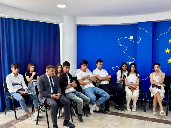 Sumqayıtda "Gənclərə öz karyera yollarını seçməkdə kömək edən - çatbotlar" layihəsinin təqdimat mərasimi keçirilib -FOTOLAR