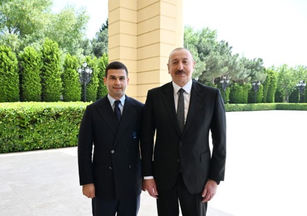 Prezident milli komandanın üzvlərini qəbul etdi - FOTOLAR