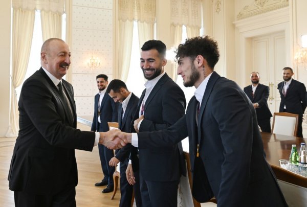 Prezident milli komandanın üzvlərini qəbul etdi - FOTOLAR