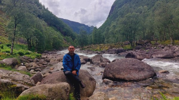 Fyordlar, qayalar və yeraltı tunellər ölkəsi Norveç - Preikestolendən REPORTAJ