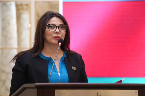 Deputatlar və jurnalistlər Milli Mətbuatın 150 illik yubileyini qeyd etdilər (FOTOLAR) Deputatlar və jurnalistlər Milli Mətbuatın 150 illik yubileyini qeyd etdilər (FOTOLAR)