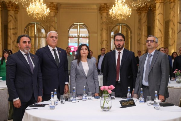Deputatlar və jurnalistlər Milli Mətbuatın 150 illik yubileyini qeyd etdilər (FOTOLAR) Deputatlar və jurnalistlər Milli Mətbuatın 150 illik yubileyini qeyd etdilər (FOTOLAR)
