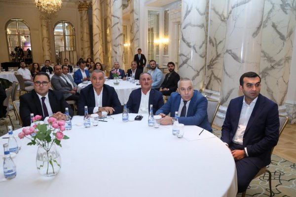 Deputatlar və jurnalistlər Milli Mətbuatın 150 illik yubileyini qeyd etdilər (FOTOLAR) Deputatlar və jurnalistlər Milli Mətbuatın 150 illik yubileyini qeyd etdilər (FOTOLAR)