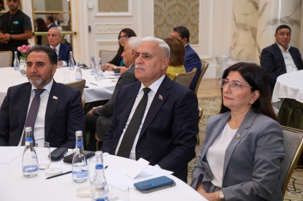 Deputatlar və jurnalistlər Milli Mətbuatın 150 illik yubileyini qeyd etdilər (FOTOLAR) Deputatlar və jurnalistlər Milli Mətbuatın 150 illik yubileyini qeyd etdilər (FOTOLAR)