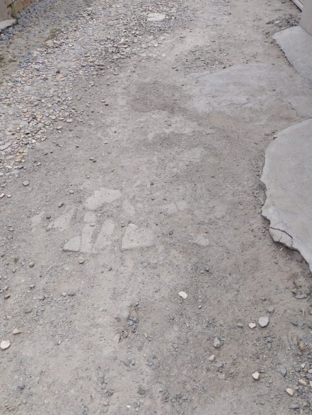 Sumqayıtın 76-cı məhəlləsində yol problemi: Sakinlər öz hesabına yol təmir edir