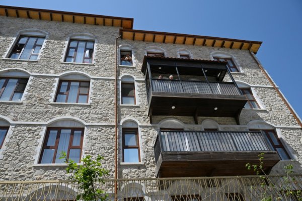 Liderlər Şuşadakı birinci yaşayış kompleksində - FOTOLAR