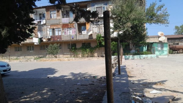 Sakinlər cana yığıldı: Sumqayıtda binanı su basıb, elektrik şitləri partlayır
