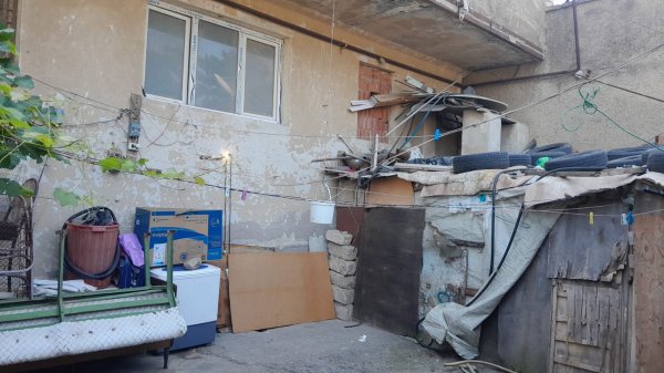 Sakinlər cana yığıldı: Sumqayıtda binanı su basıb, elektrik şitləri partlayır